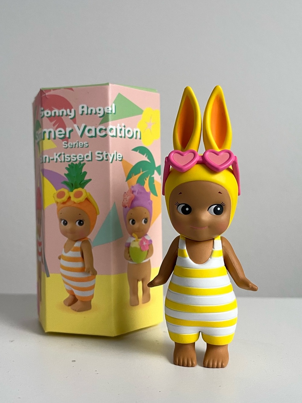 SONNY ANGEL Summer Vacation Series - Rabbit Figurine - Picture 5 of 6